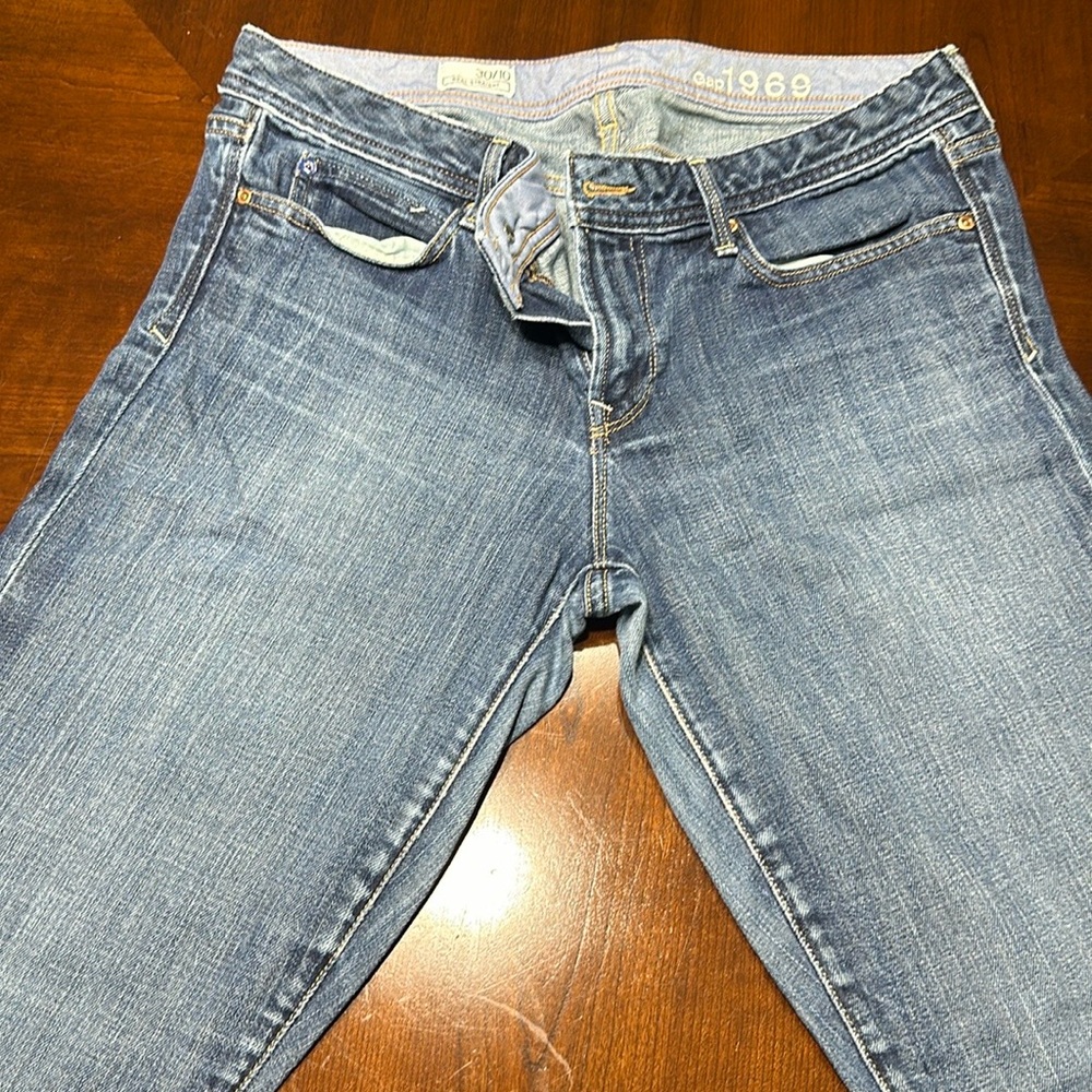 Gap real straight blue jeans size 10/30